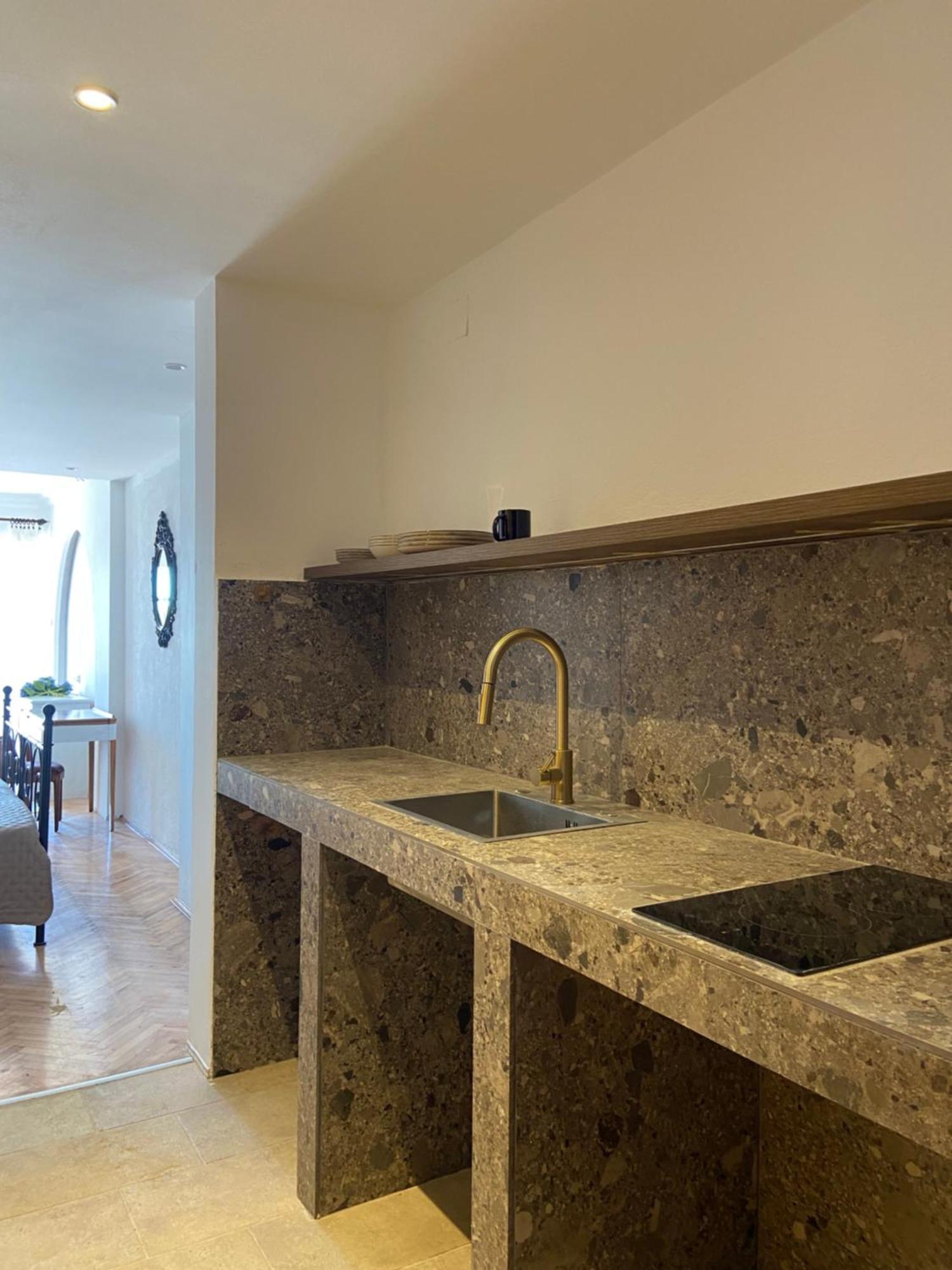 Palastura Apartment *